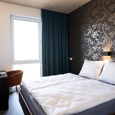 Q Hotel